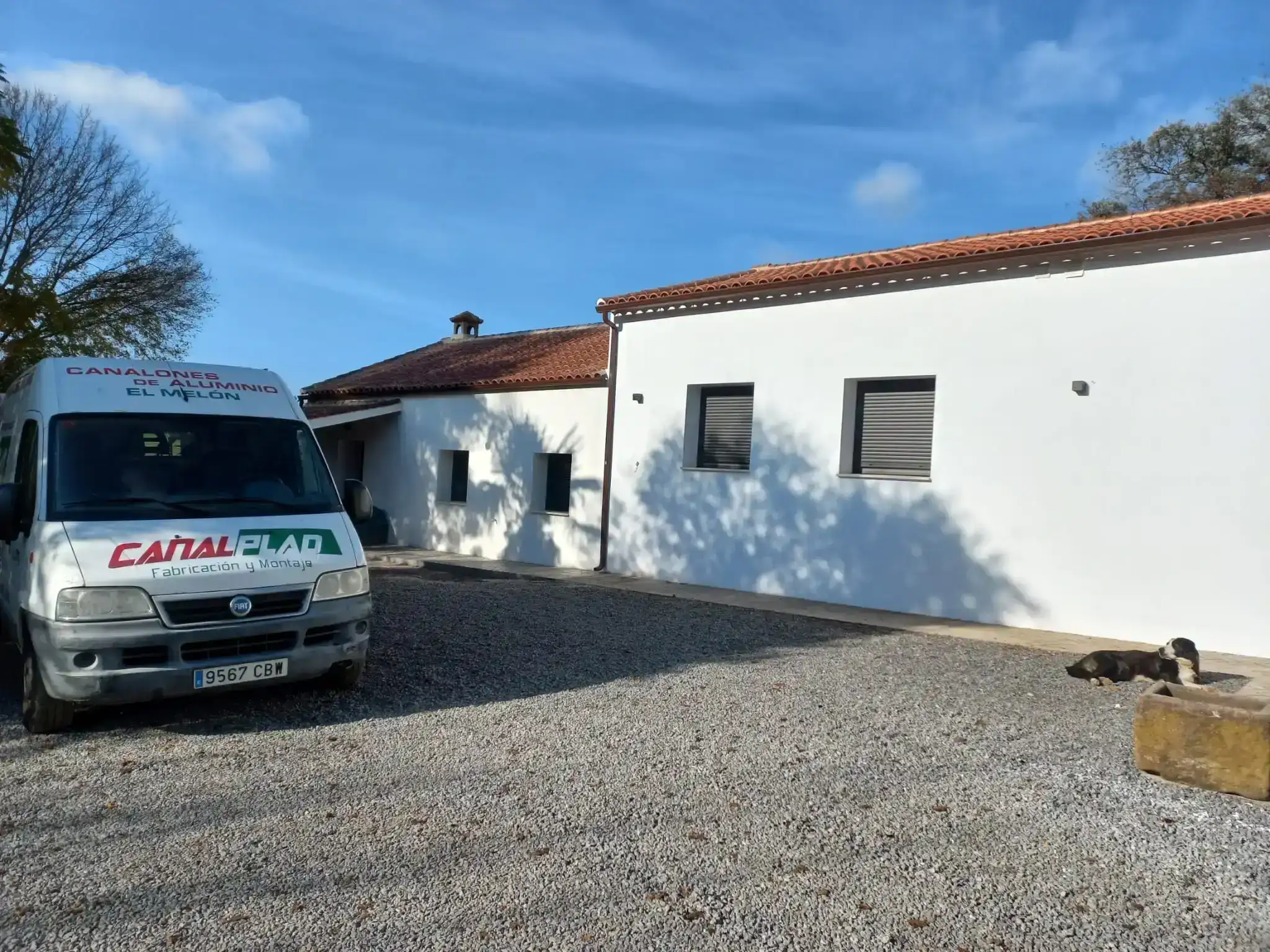 Canalón de aluminio instalado en casa de Córdoba